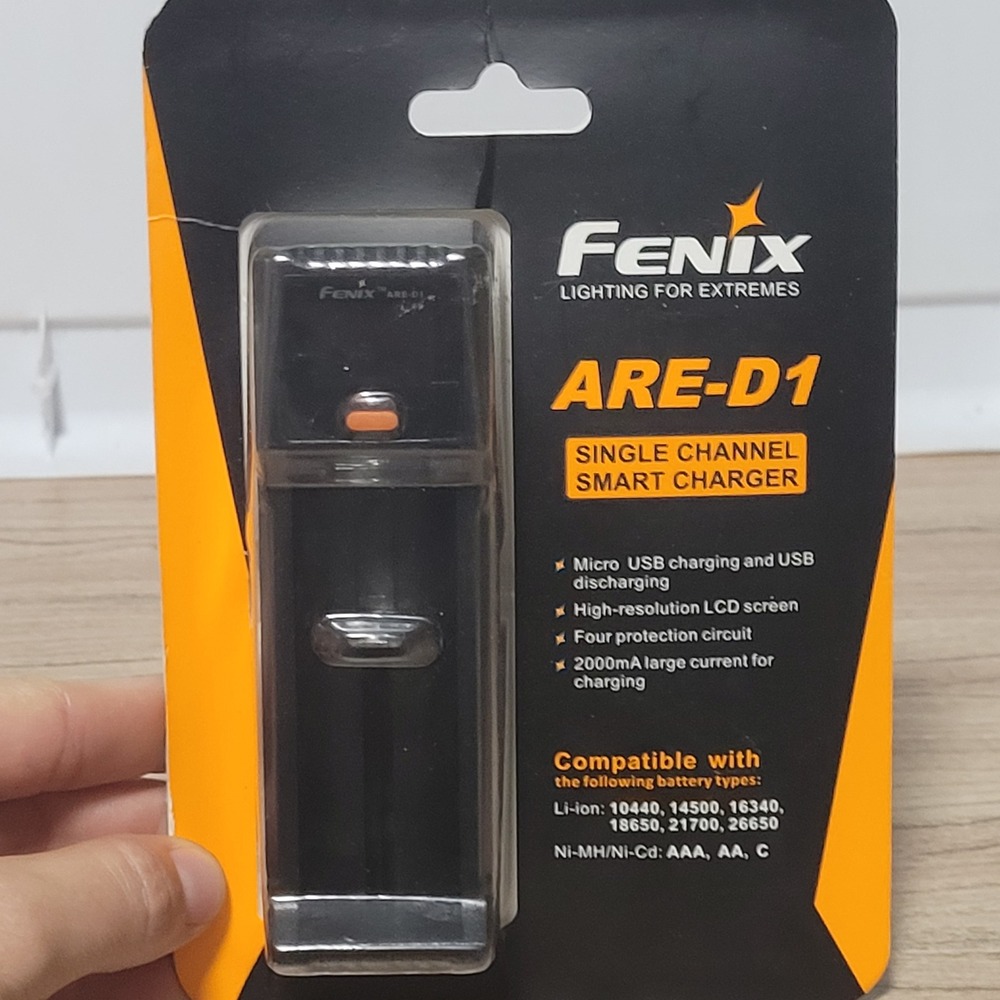 Fenix ARE-D1 USB Battery charger w/ carry case 21700 18650 16340 14500 AA AAA C